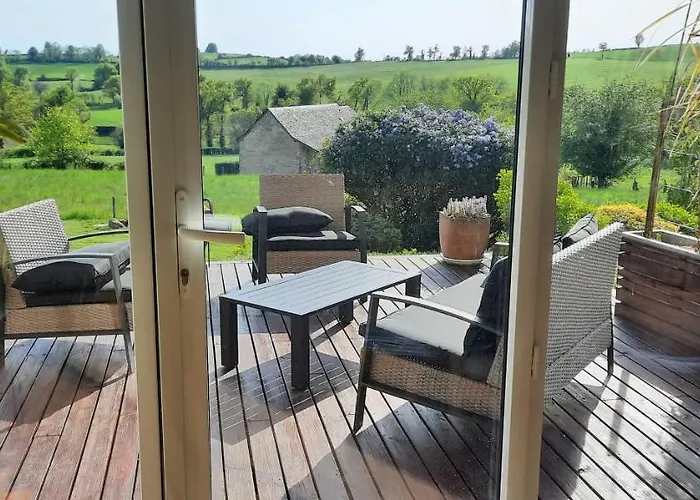 ベッド・アンド・ブレックファスト La Croisee Des Arts La Bastide-l'Évêque